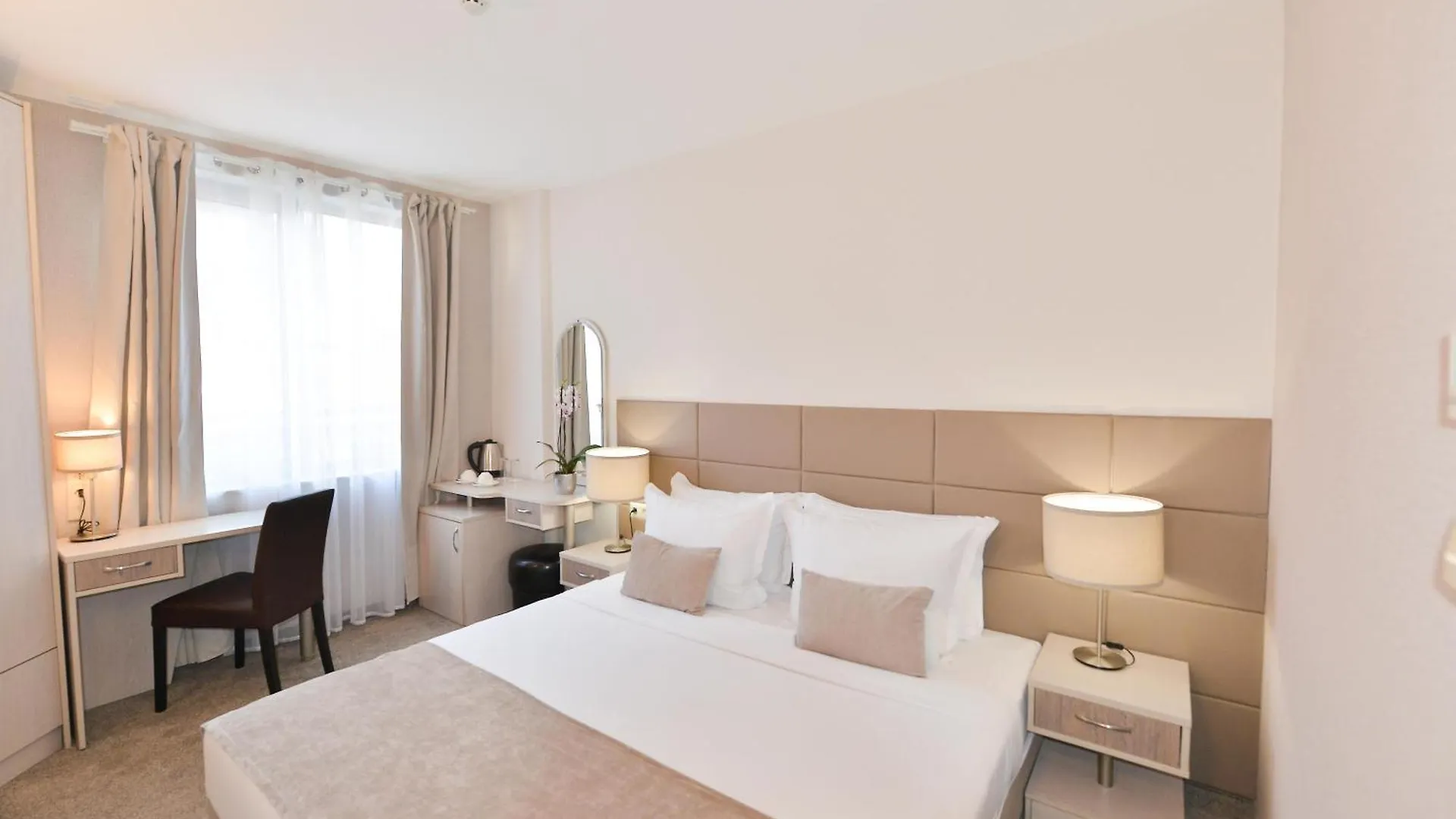 Art Plaza Hotel Sofia 4*,